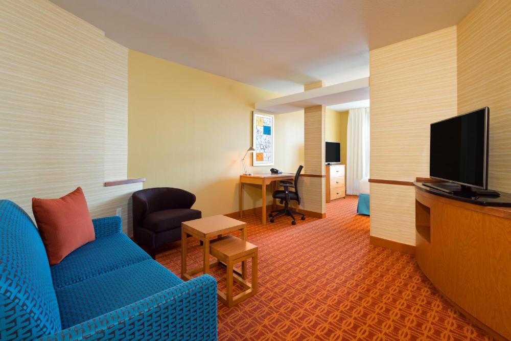 One-Bedroom Executive King Suite with Sofa Bed - Hearing Accessible interior